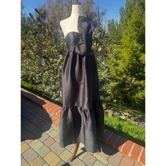 Petal and Pup Bettina Black One Shoulder Bow Maxi Dress Ruffle Hem Formal Size M - Picture 2 of 8